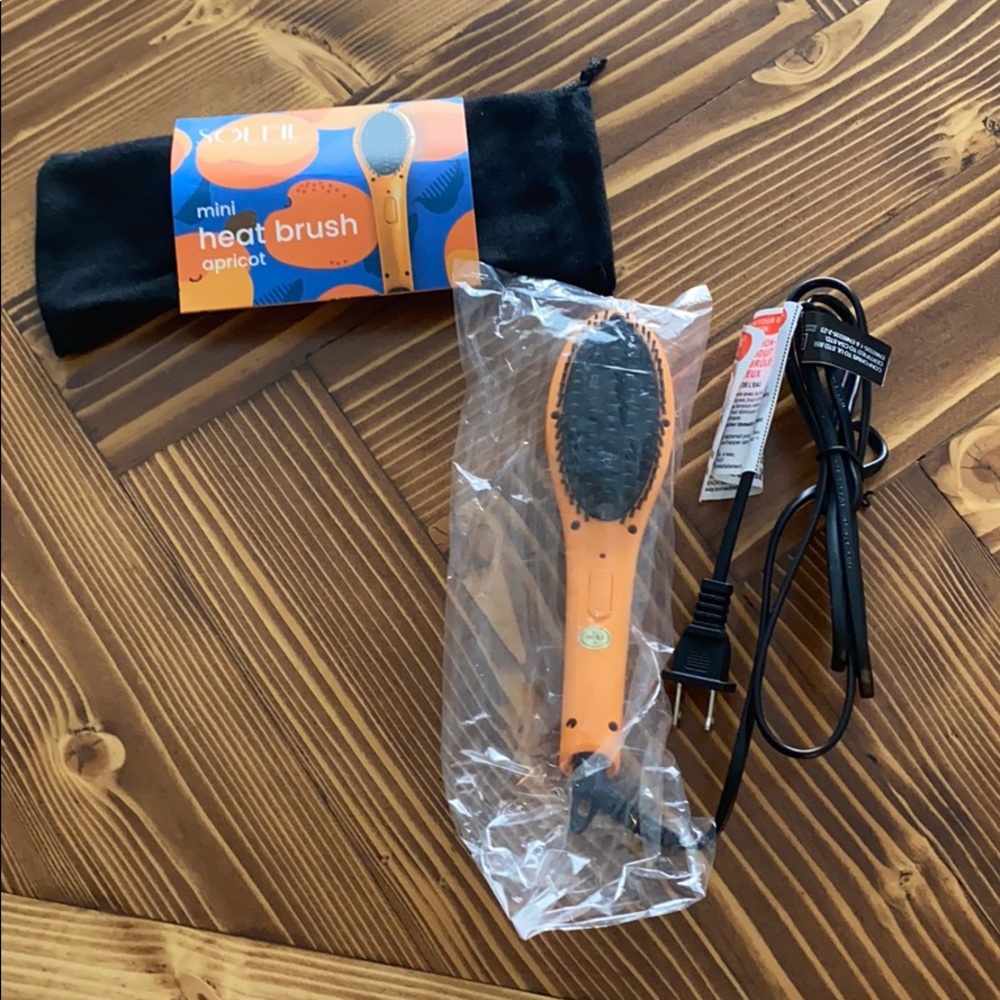 NWT Soleil mini heat brush
